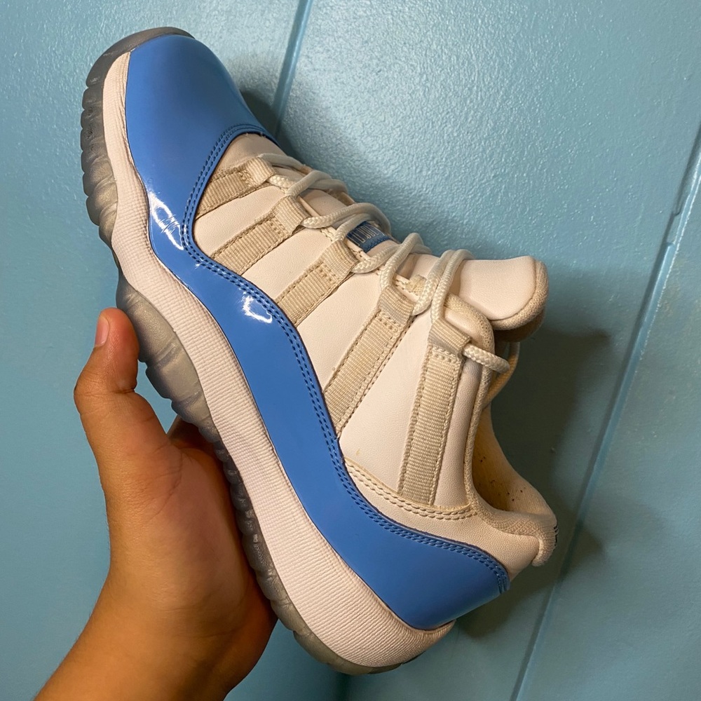 Jordan 11 Low UNC